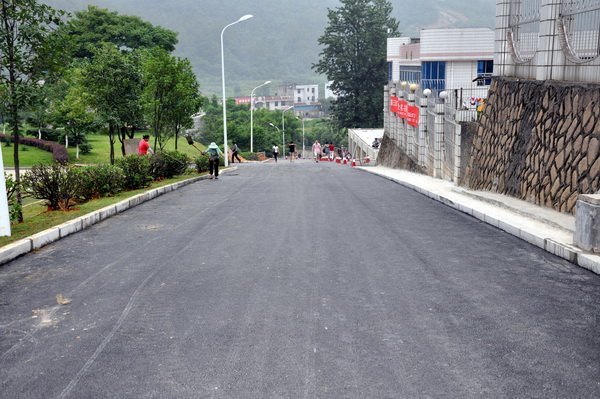 ������·������ɡ�У԰������չ����