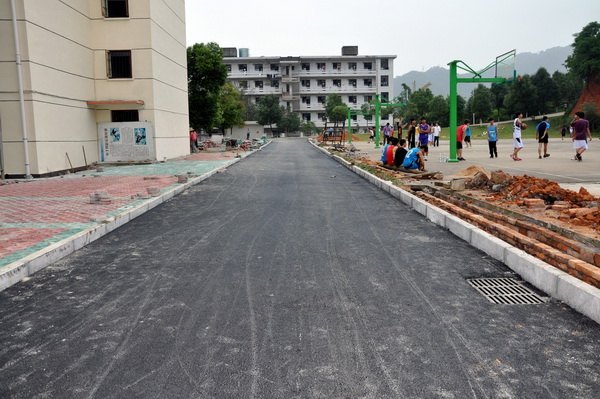 ������·������ɡ�У԰������չ����