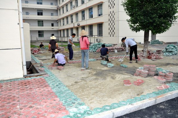 ������·������ɡ�У԰������չ����