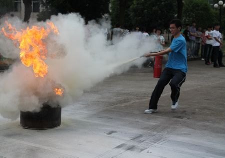 保卫处组织举办安全趣味运动会
