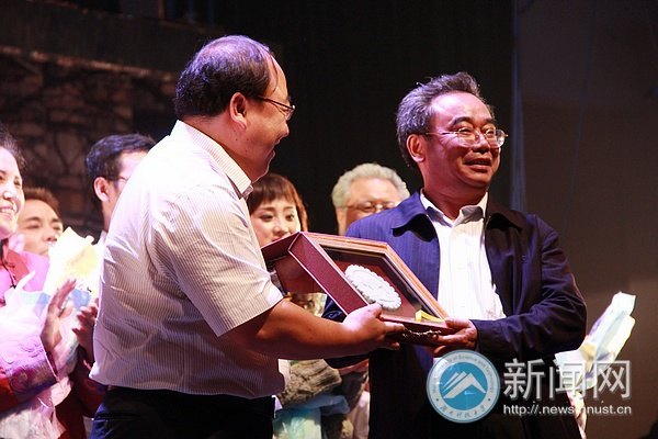 大型秦腔现代剧《西京故事》走进湖南科技大学