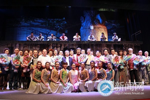 大型秦腔现代剧《西京故事》走进湖南科技大学