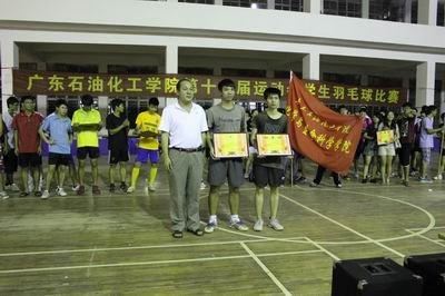 学校第十三届运动会学生羽毛球比赛圆满落幕