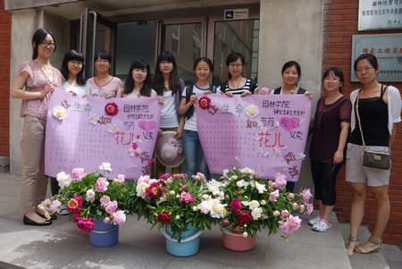 ԰���о�����Ա������ҩΪͬѧ���