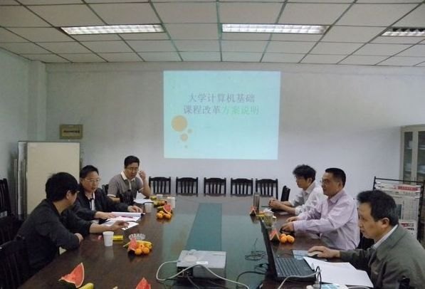 部分学院召开教学专题会 副校长谭明术到会指导