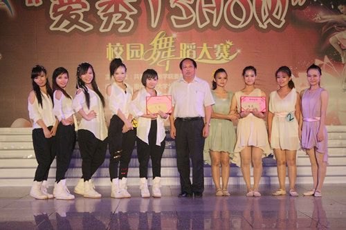 ����ѧԺ���е�14��Ƽ��Ļ������ڱ�Ļʽ�ߵ��Ľ�У԰�赸����