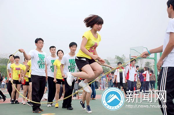 青春跳起来:湖南科技大学举办第一届“和谐杯”跳绳比赛