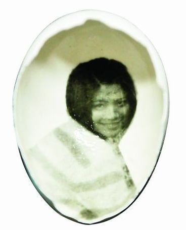 《扬子晚报》:南艺“牛人”将蛋壳做成相机拍照片