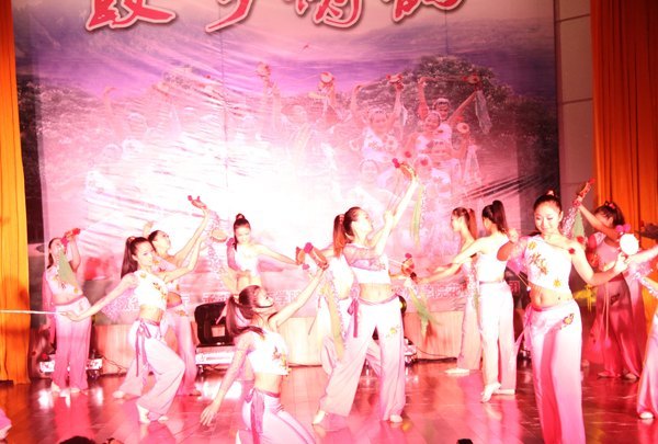 �������� ǣ�����ġ���������2012�ꡰ����������У԰���߽�����ѧԺ