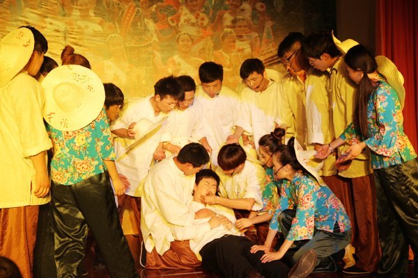 �������� ǣ�����ġ���������2012�ꡰ����������У԰���߽�����ѧԺ