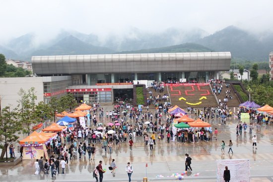 ����ҽ�ƴ�ѧ��չ��5?25����ѧ����������������