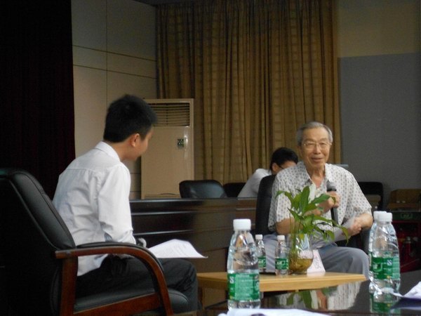 ԭï��ʯ�����ܹ���ʦ��¿�У�����ͻ���ѧԺ�ɳ����»�