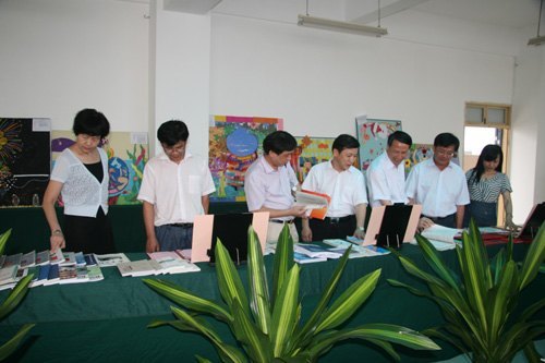 广西教育科学重点研究基地建设评估专家到广西师范学院开展评估工作