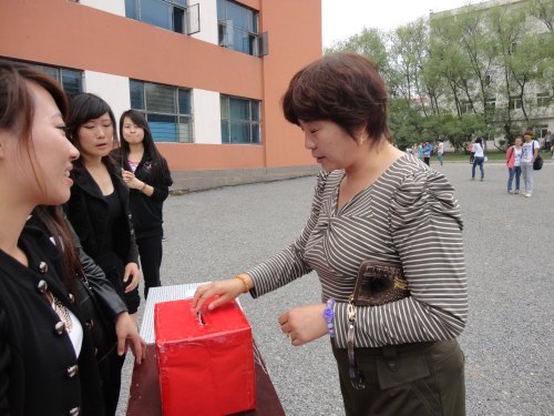 音乐系举办“爱心传递有你参与”募捐活动