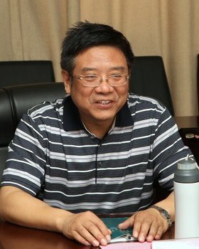 �Ͼ���ׯѧԺ��ί��ǡ�У�������һ�з��ʳ��ݹ�ѧԺ