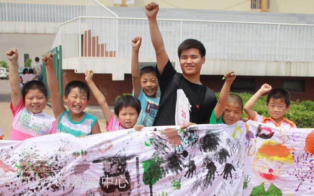 ���ѧԺѧ����֧����ͨ�ݿ�չ��ɫ��1+1���