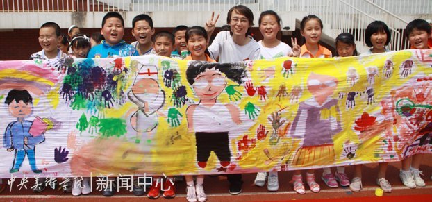 ���ѧԺѧ����֧����ͨ�ݿ�չ��ɫ��1+1���