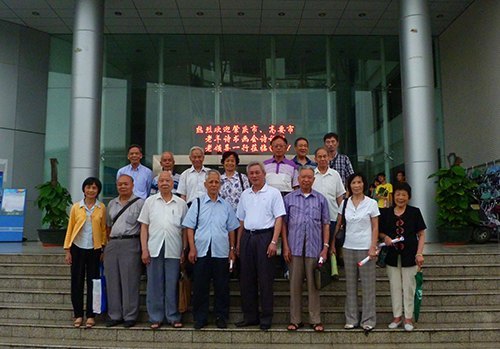 高要诗书画会老干部来访 衷心祝愿肇庆学院越办越好