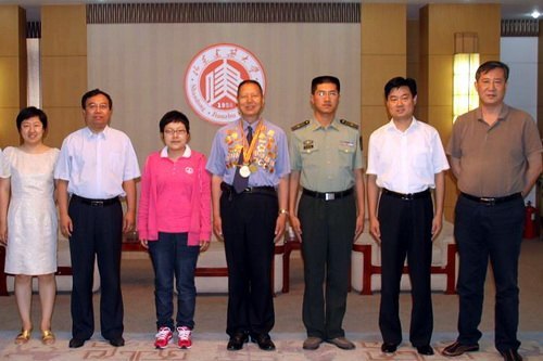 山东建筑大学举行“道德榜样面对面”首场报告会