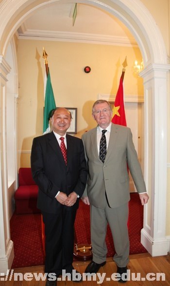 ��ï�����Ÿ�ŷ��������ѧ����У�ʽ���