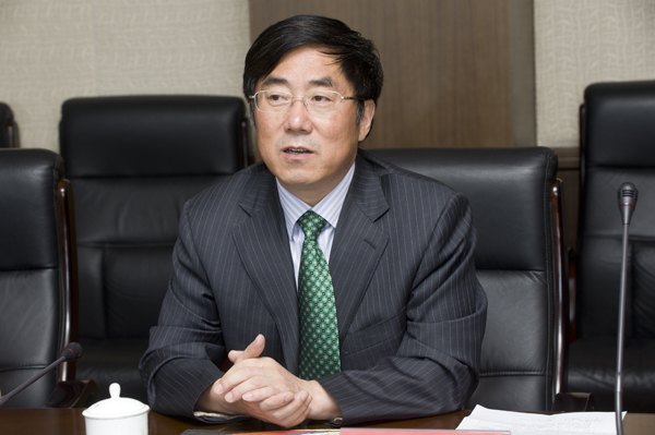 美国卡森纽曼大学校长率团访问烟台大学