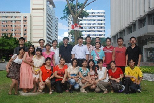 文法学院2012届毕业生为母校捐赠“弘毅树”