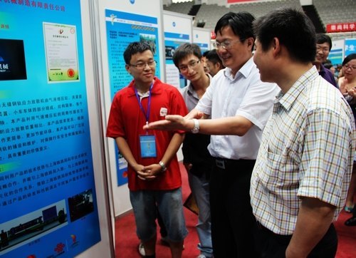 湖北工业大学学子在省第七届“挑战杯”大赛再次夺金