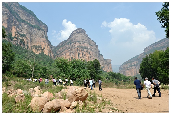 ���������Ƭ������ѧԺ��֯��֧��ǡ�֧����Ǹ���ɫ���زι�ѧϰ