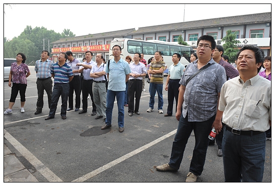 ���������Ƭ������ѧԺ��֯��֧��ǡ�֧����Ǹ���ɫ���زι�ѧϰ