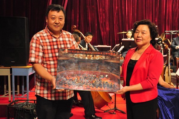 2012年“高雅艺术进校园”河南民族乐团到郑州职业技术学院进行专场演出