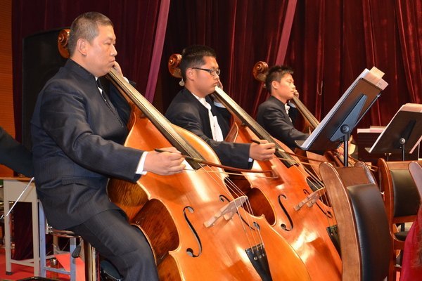 2012年“高雅艺术进校园”河南民族乐团到郑州职业技术学院进行专场演出