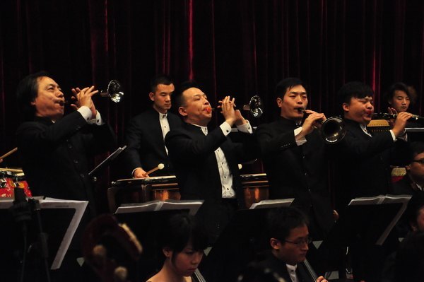 2012年“高雅艺术进校园”河南民族乐团到郑州职业技术学院进行专场演出