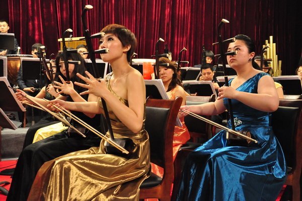 2012年“高雅艺术进校园”河南民族乐团到郑州职业技术学院进行专场演出