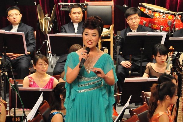 2012年“高雅艺术进校园”河南民族乐团到郑州职业技术学院进行专场演出