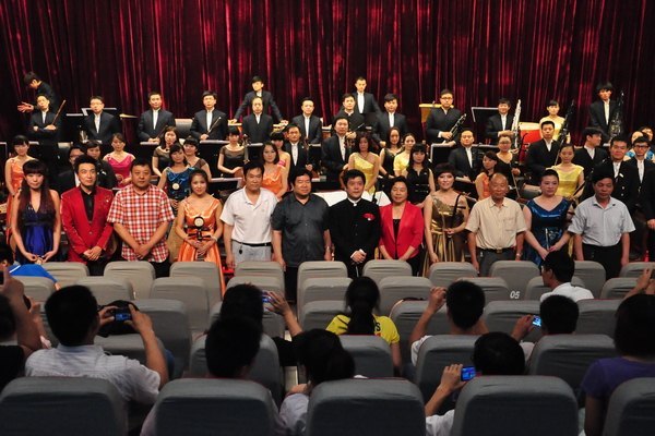 2012年“高雅艺术进校园”河南民族乐团到郑州职业技术学院进行专场演出