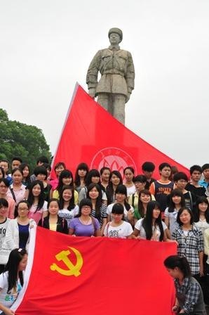 长沙师范学校组织党校优秀学员参观雷锋故居和纪念馆【组图】