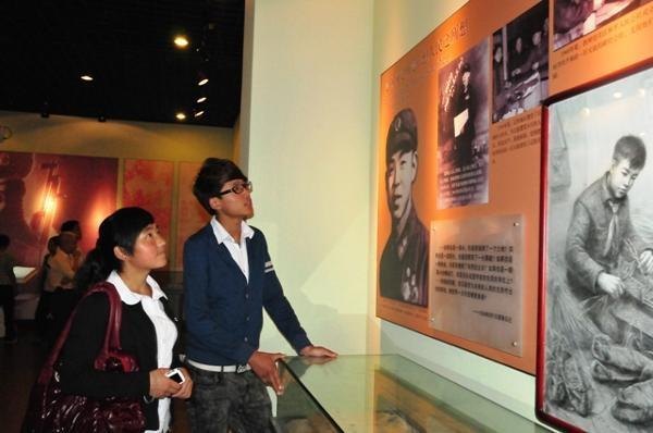 长沙师范学校组织党校优秀学员参观雷锋故居和纪念馆【组图】