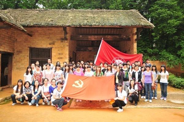 长沙师范学校组织党校优秀学员参观雷锋故居和纪念馆【组图】