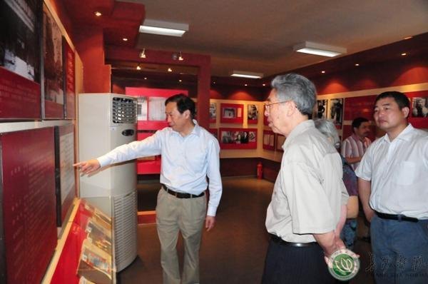 教育部职业技术教育司原司长杨金土来校考察