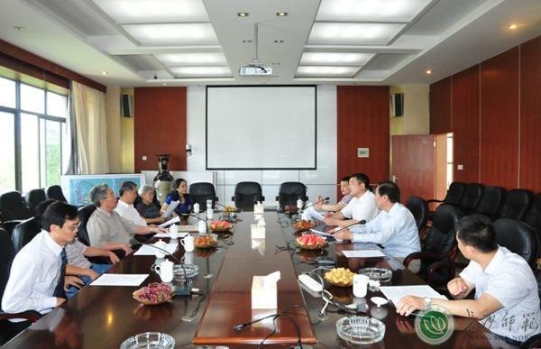 教育部职业技术教育司原司长杨金土来校考察