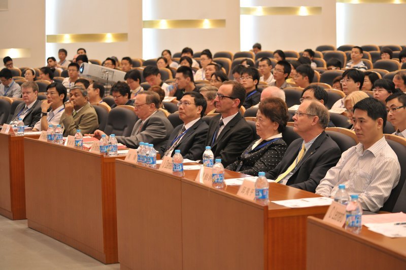 第一届印染加工、检测及控制技术创新与市场拓展国际会议在校举行 关注“生态、低碳、循环” 推动染整领域科技创新