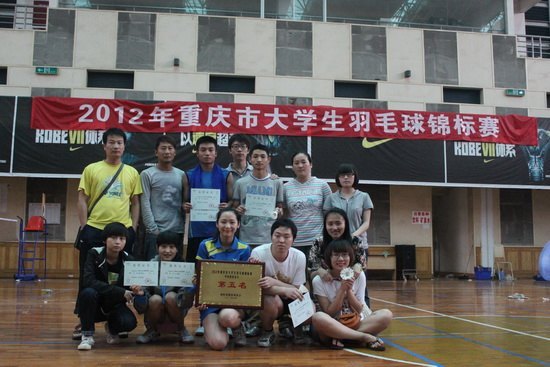 ����ҽ�ƴ�ѧѧ���˶�Ա�μ������д�ѧ����ë�������