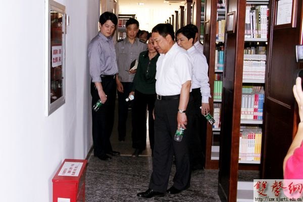 �Ͼ�����ѧԺ��չУ԰������ȫ����