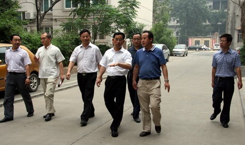 校长靳奉祥到和平校区走访调研