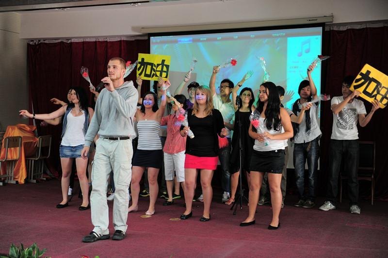 ���ʽ���ѧԺ�ٰ�2012�ꡰ�����ѧ������̾���ݡ�