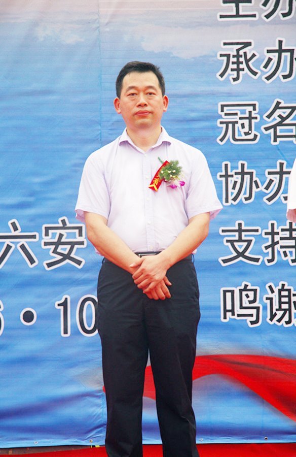 六安市第三届龙舟赛在皖西学院月亮岛水域激情上演