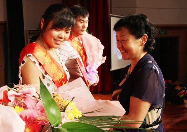 �ж�У԰ �ж�����--����ѧԺ¡�ؾ���2011���ѧ���������佱����