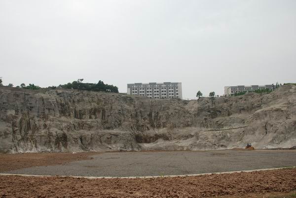 �ٰ�У�����ϲ������������ͨ������