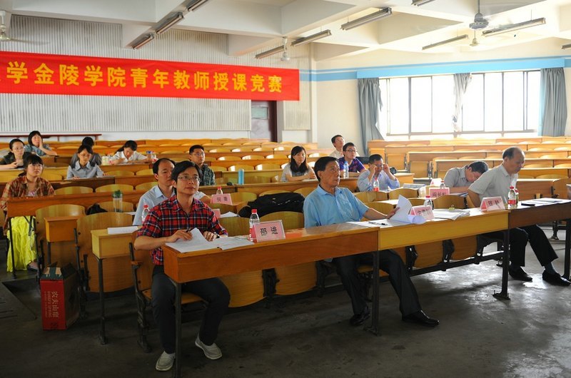 �ڶ��������ʦ�ڿξ����ͽ�ѧ��Ħ�˳������