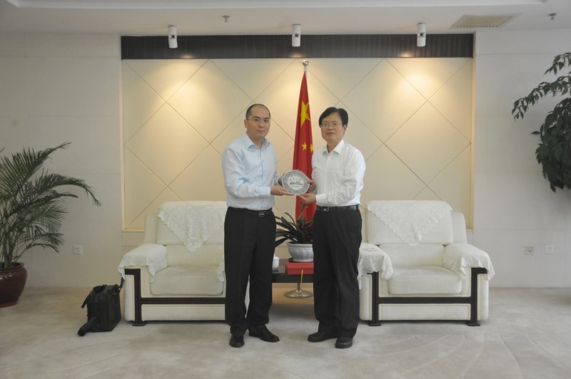 �Ϻ��������Źɷ����޹�˾���ó���˾�쵼��У����У���������